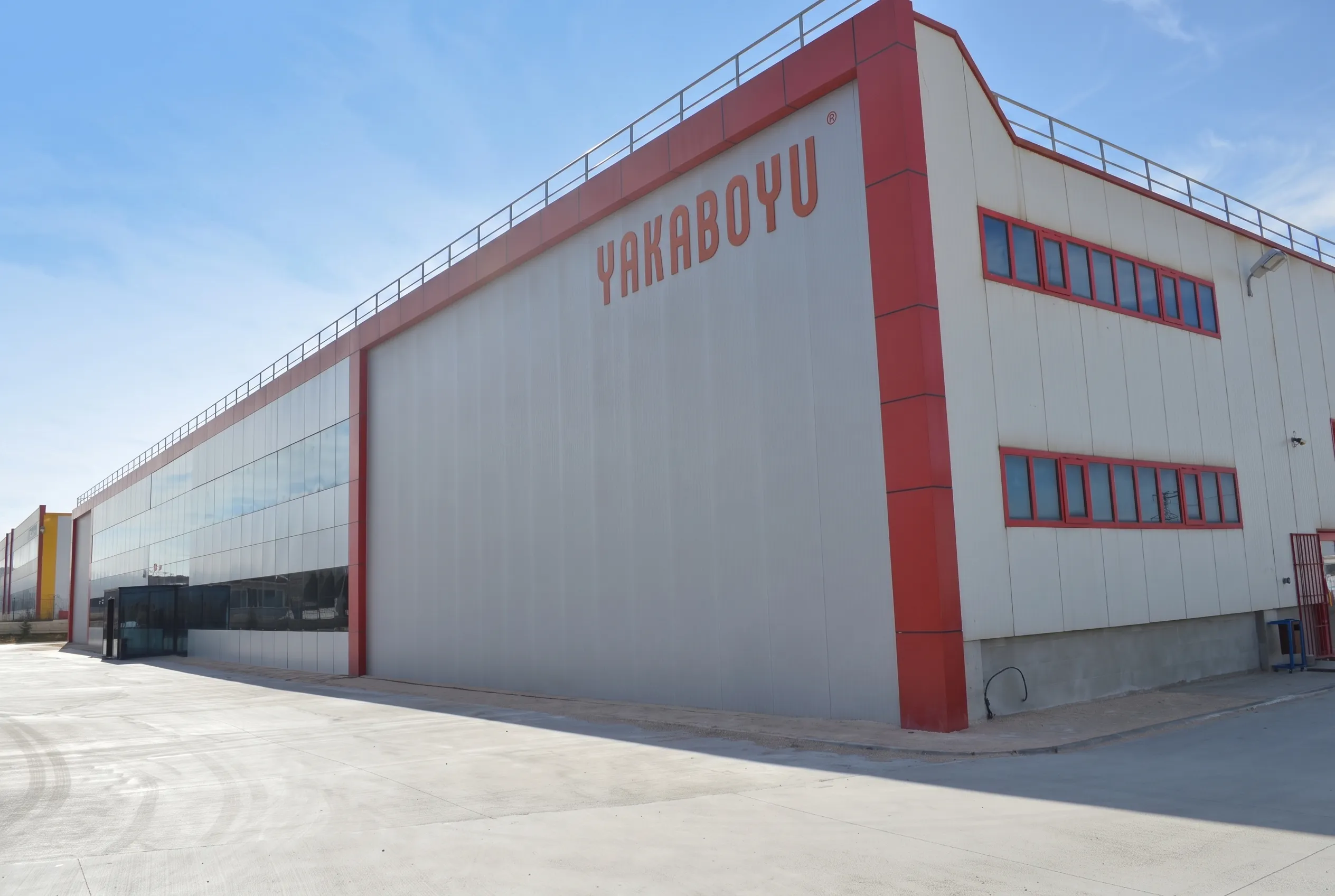 Yakaboyu Kabin Makina: Endüstriyel Üretim Tesisi